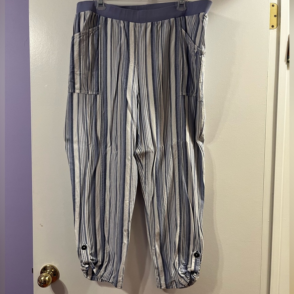 Chicos pull on pants. Stretch waist with pockets.  Size 3. EUC